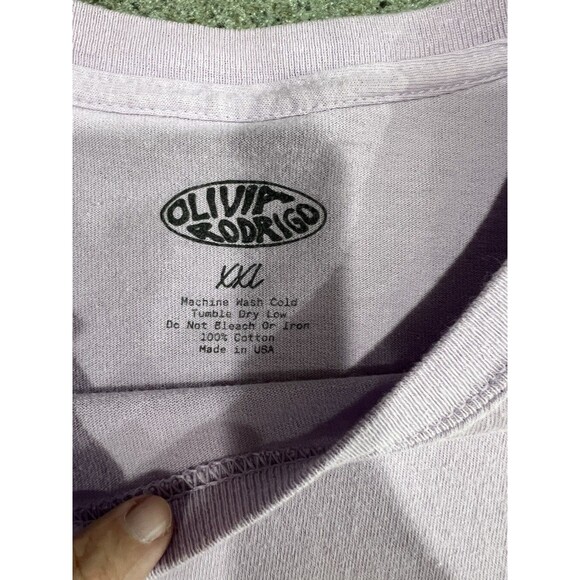 Olivia Rodrigo Deja Vu Strawberry Ice Cream T-Shirt Size XXL - Picture 4 of 12